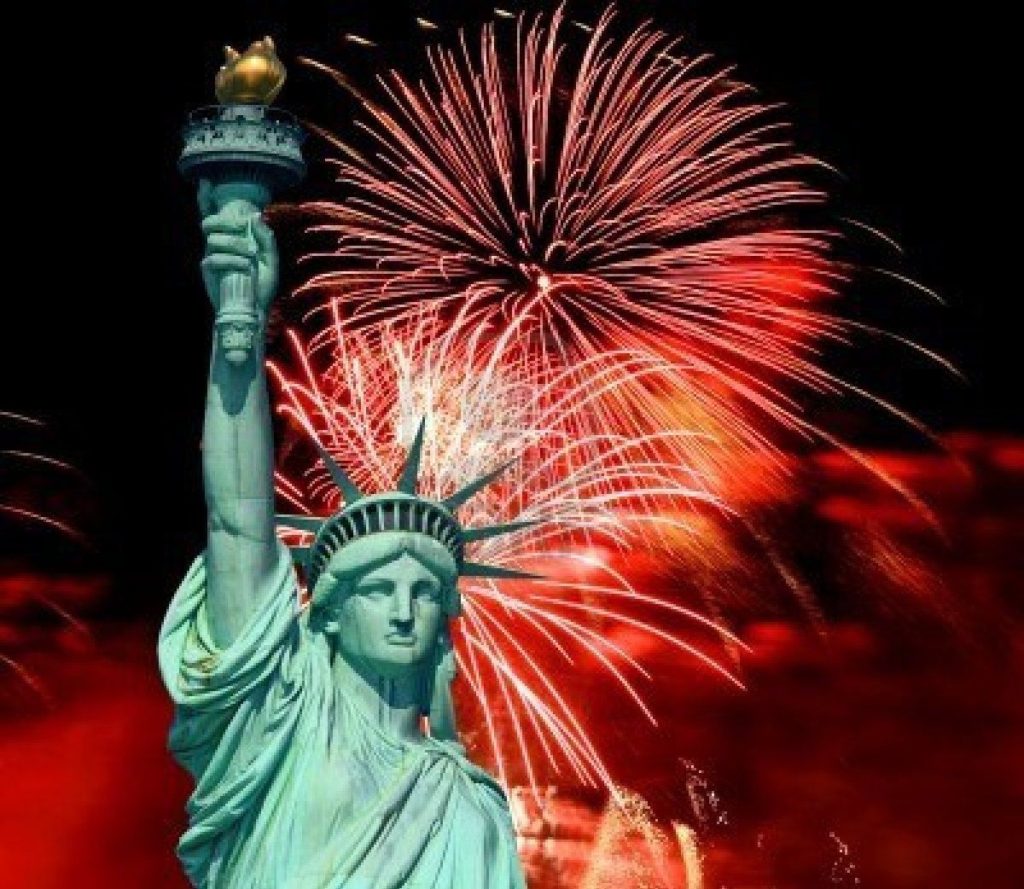 6846118-the-statue-of-liberty-and-4th-of-july-fireworks